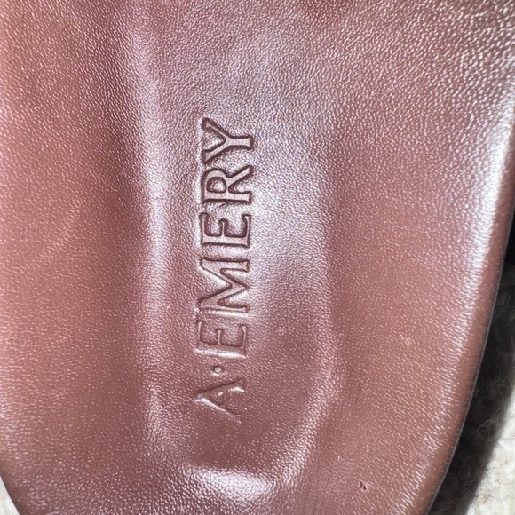 A.Emery Sandal - Picture 2 of 3